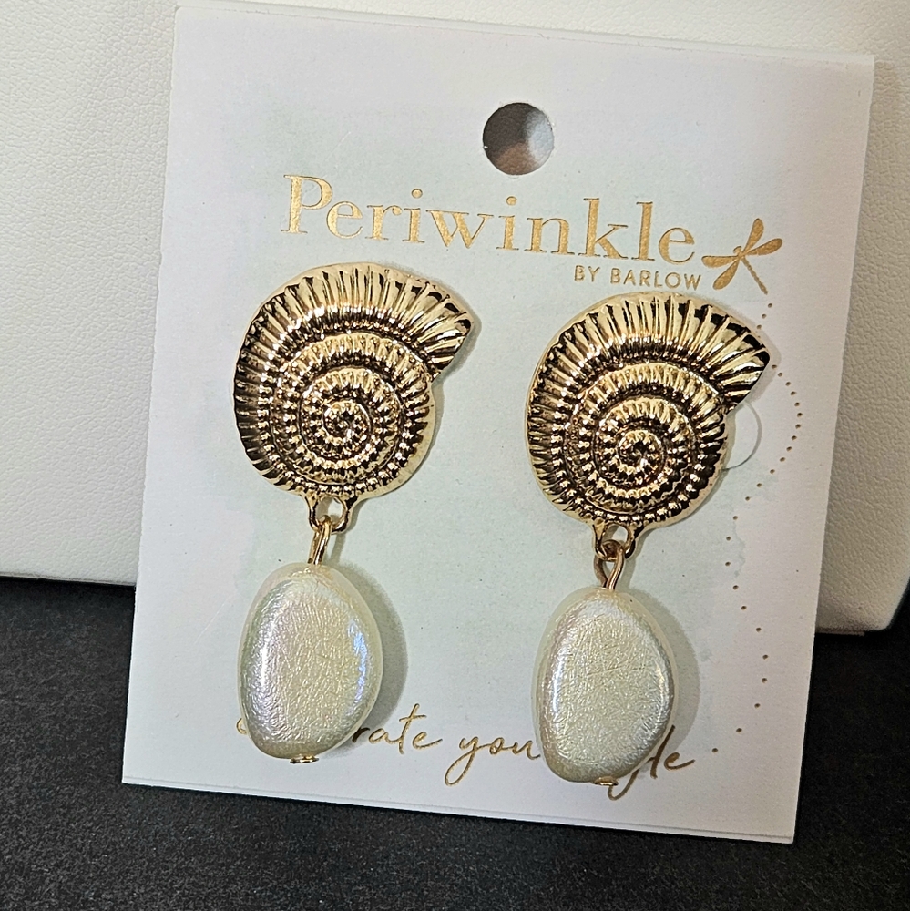 🌺 Periwinkle by Barlow Gold Tone Seashell Dangle Pearls Pierced Earrings